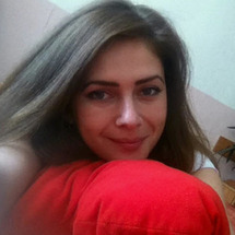 blurred_woman