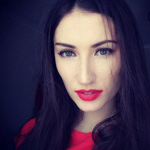 blurred_woman
