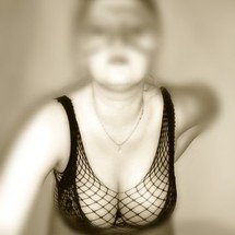 blurred_woman